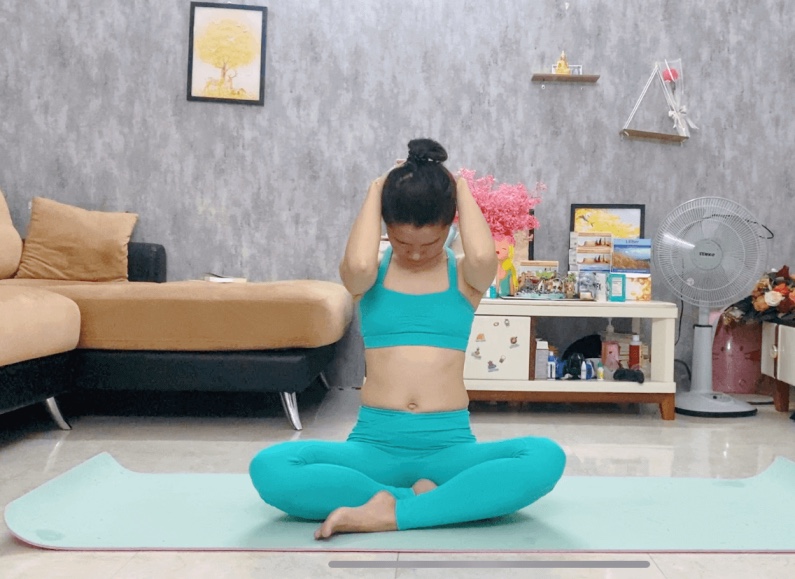 kéo giãn cơ cổ